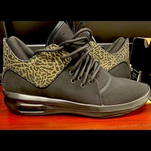 Air Jordan first class black metallic size 10